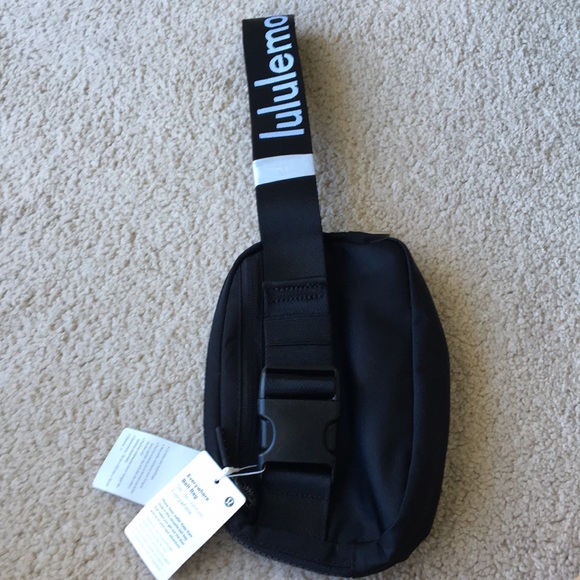 Lululemon everywhere belt bag black & white NWT wordmark waist pack logo - Picture 8 of 10